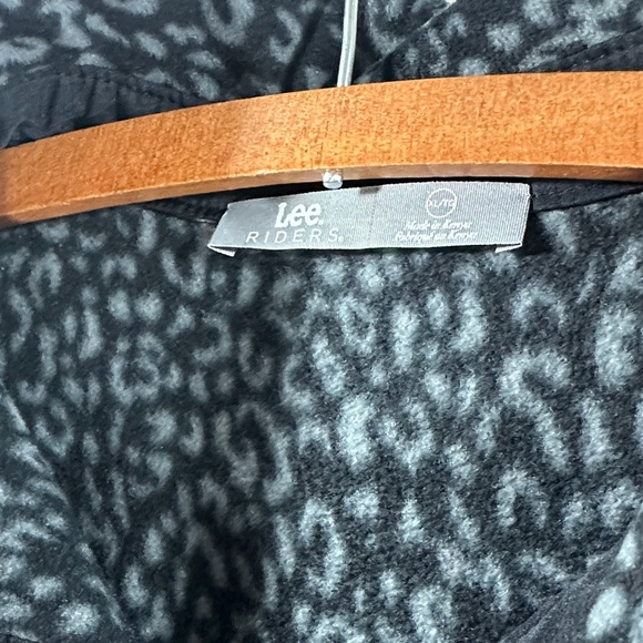 Lee Riders Black and Gray Animal Print Top Buttoned Fleece Leopard XL Sweatshirt - Picture 2 of 6